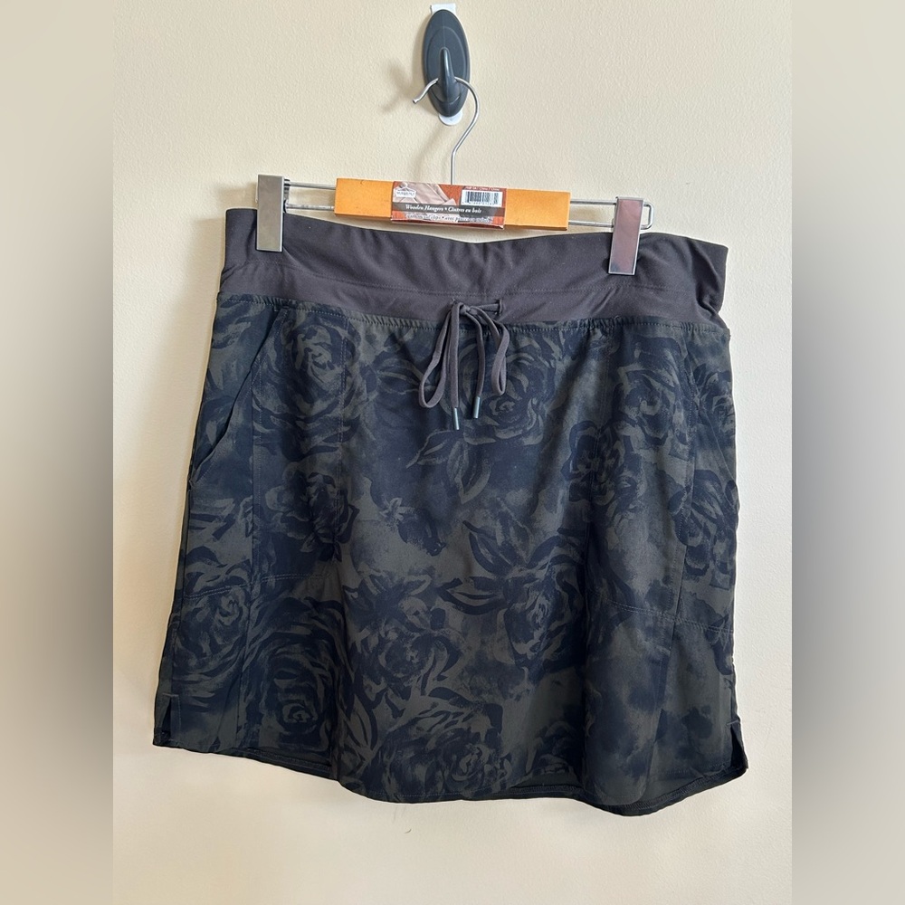 Dark Green Floral Skort with pockets. Golf Tennis Pickleball